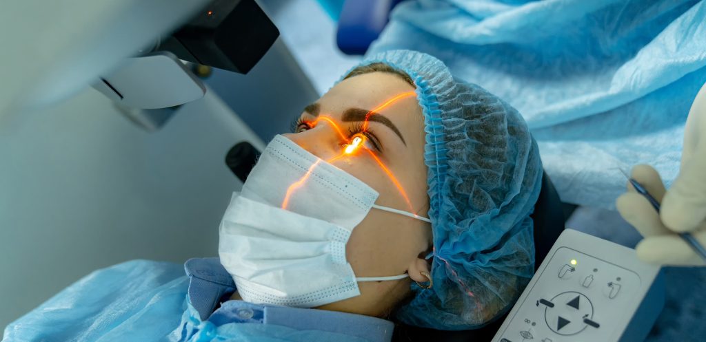 how does laser eye surgery work how laser eye surgery works how laser vision correction works how laser eye surgery corrects vision